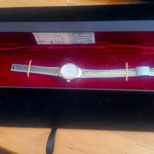 Vintage Gruen Quartz Women's Watch - Stainless Steel.